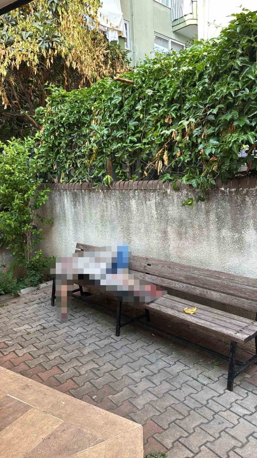 Alanya’da bir bankta hareketsiz yatan 43 yaşındaki Bayram Akça'nın hayatını