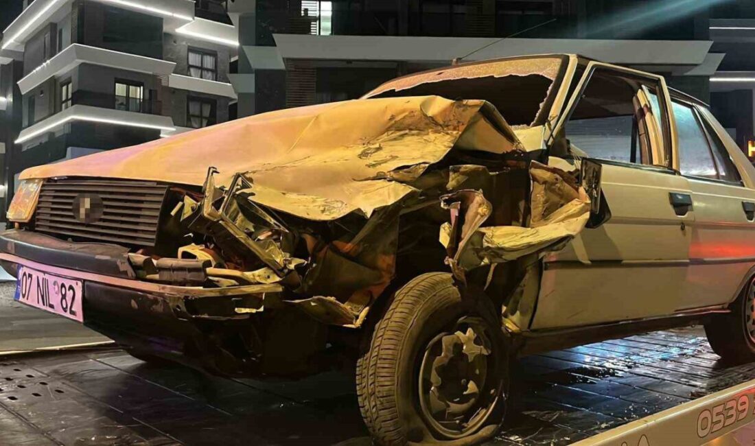 Alanya’da meydana gelen trafik kazasında iki kişi yaralandı, görüntüler güvenlik kamerasına yansıdı Alanya'nın Oba Mahallesi'nde M.Ş. (72) yönetimindeki otomobil, N.G. (52) idaresindeki