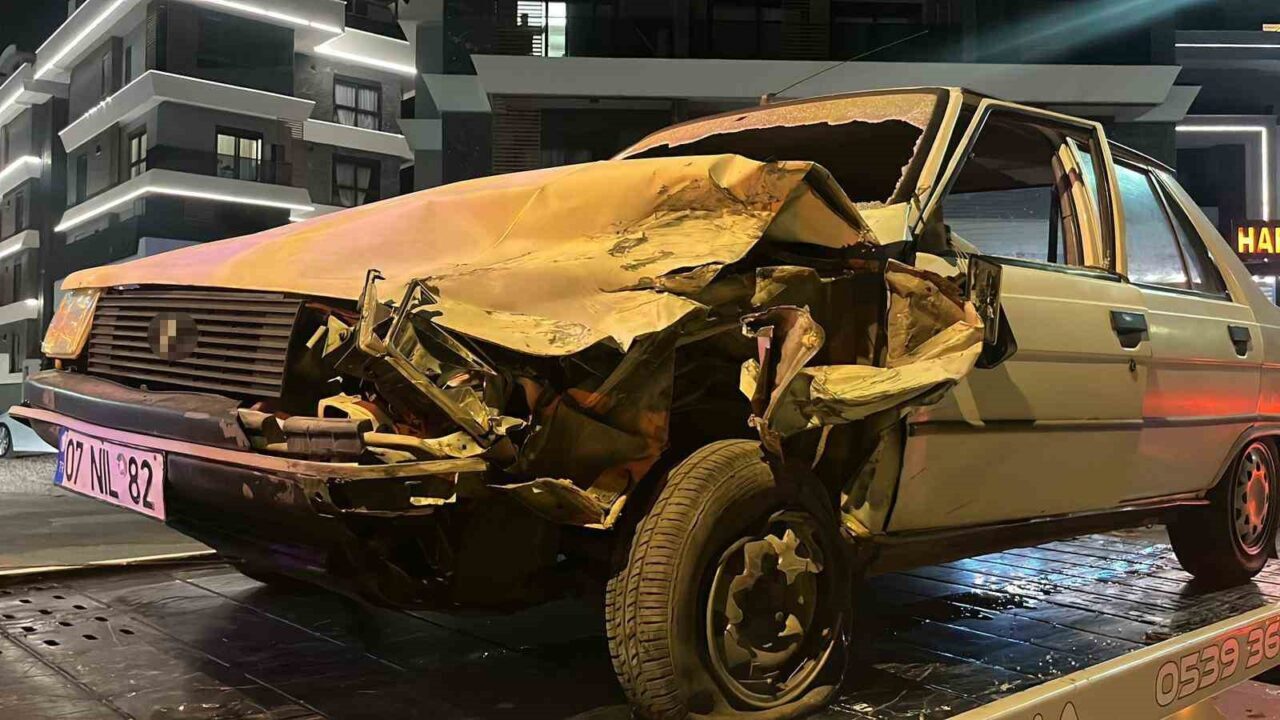 Alanya'nın Oba Mahallesi'nde M.Ş. (72) yönetimindeki otomobil, N.G. (52) idaresindeki