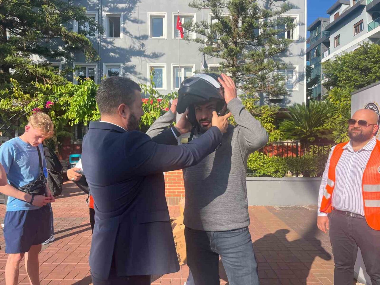 Antalya'nın Alanya ilçesinde, artan motosiklet kazalarını önlemek amacıyla Alanya İlçe