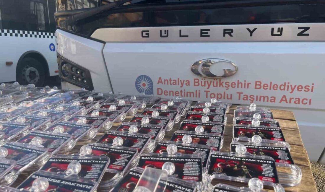 Alanya'da, şehitlerin anısını yaşatmak amacıyla halk otobüslerine şehit asker ve