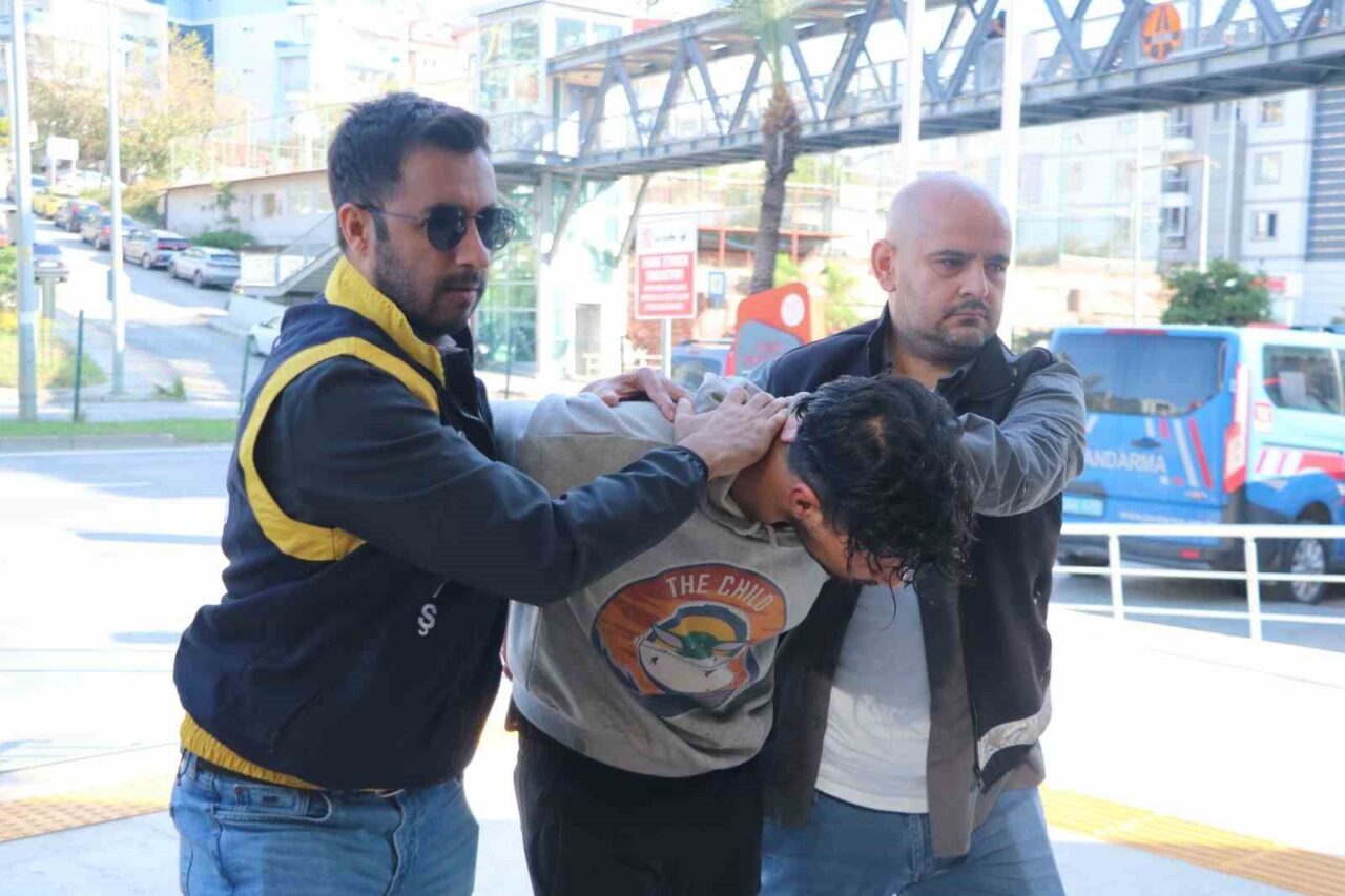 Antalya'nın Alanya ilçesinde, Abdulmutalip T. (27) isimli bir adam, yolda