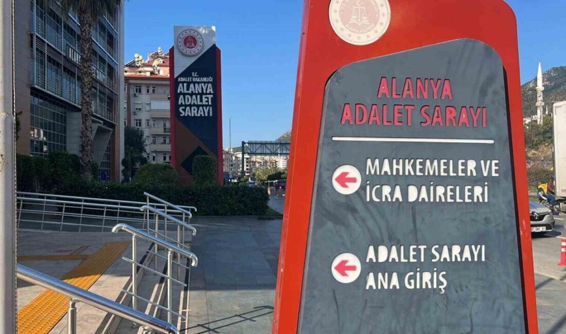 Antalya'nın Alanya ilçesinde, A.T. isimli bir kişi, yolda yürüyen Ukraynalı
