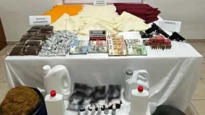 Alanya'da gerçekleştirilen bir uyuşturucu operasyonunda, jandarma ekipleri 25 kilogram sentetik