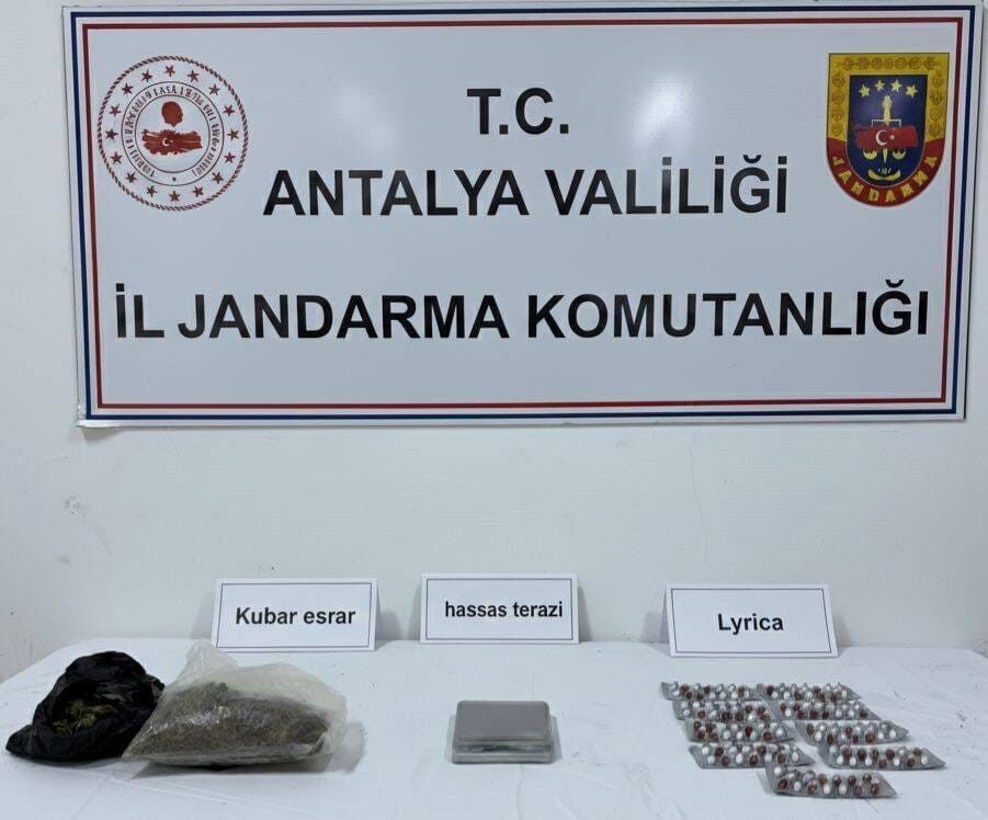 Antalya'nın Alanya ilçesinde jandarma, M.E.Y. isimli şüphelinin evinde gerçekleştirdiği operasyonda