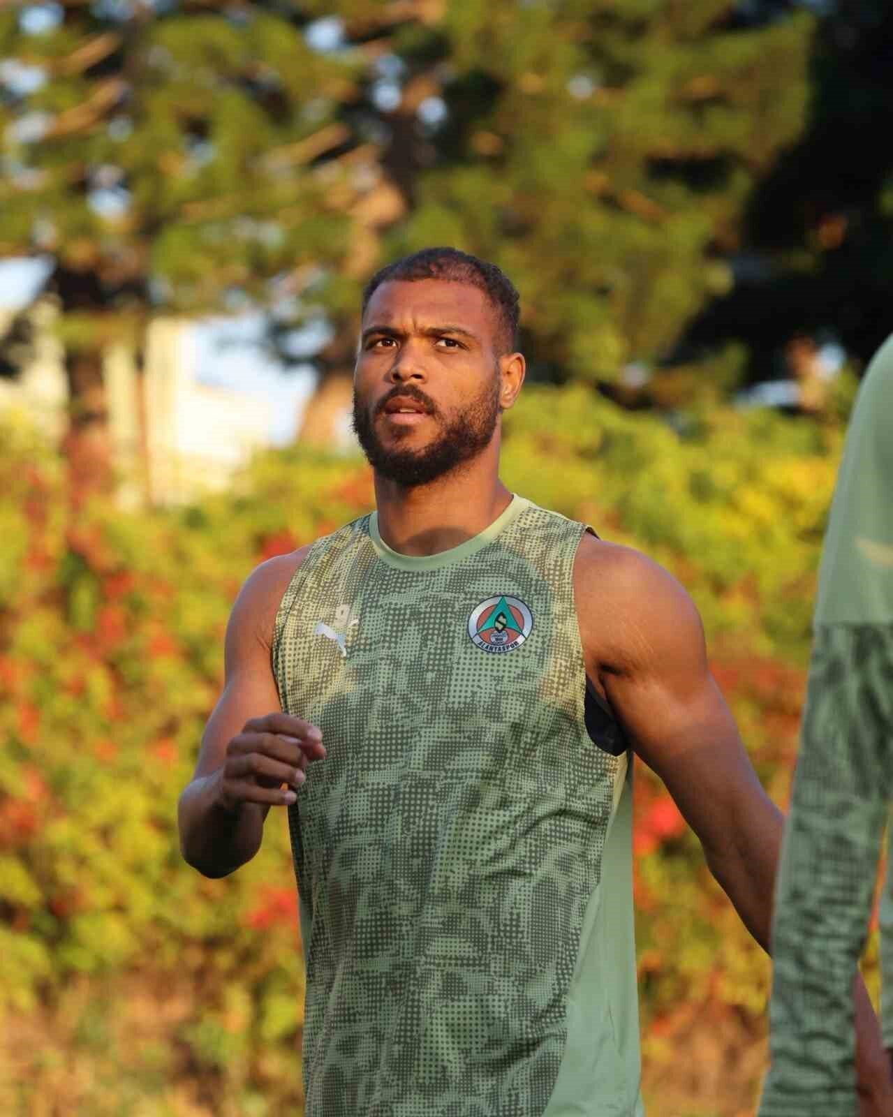 Corendon Alanyaspor, Kasımpaşa maçı hazırlıklarına teknik direktör Pereira eşliğinde başladı