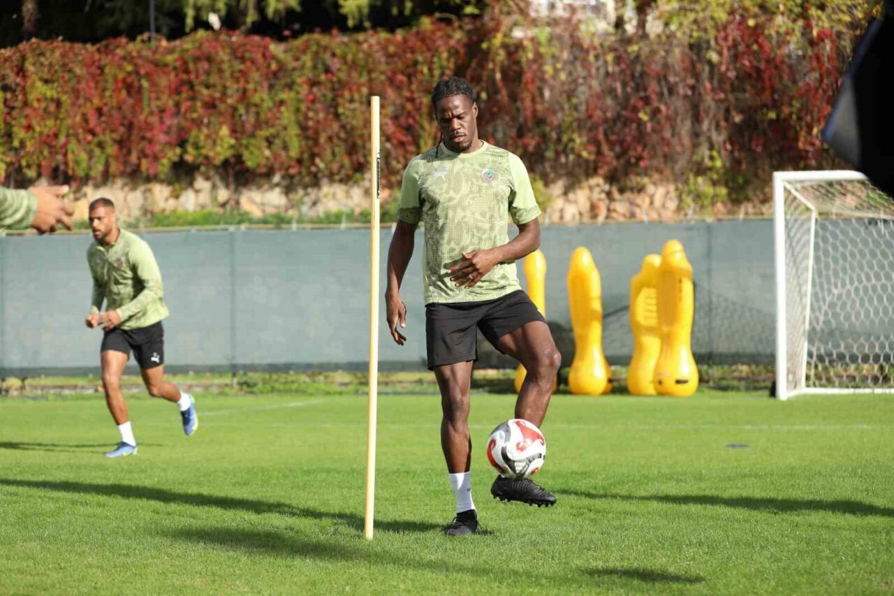 Corendon Alanyaspor, Trendyol Süper Lig'in 14. haftasında oynayacağı Samsunspor maçı