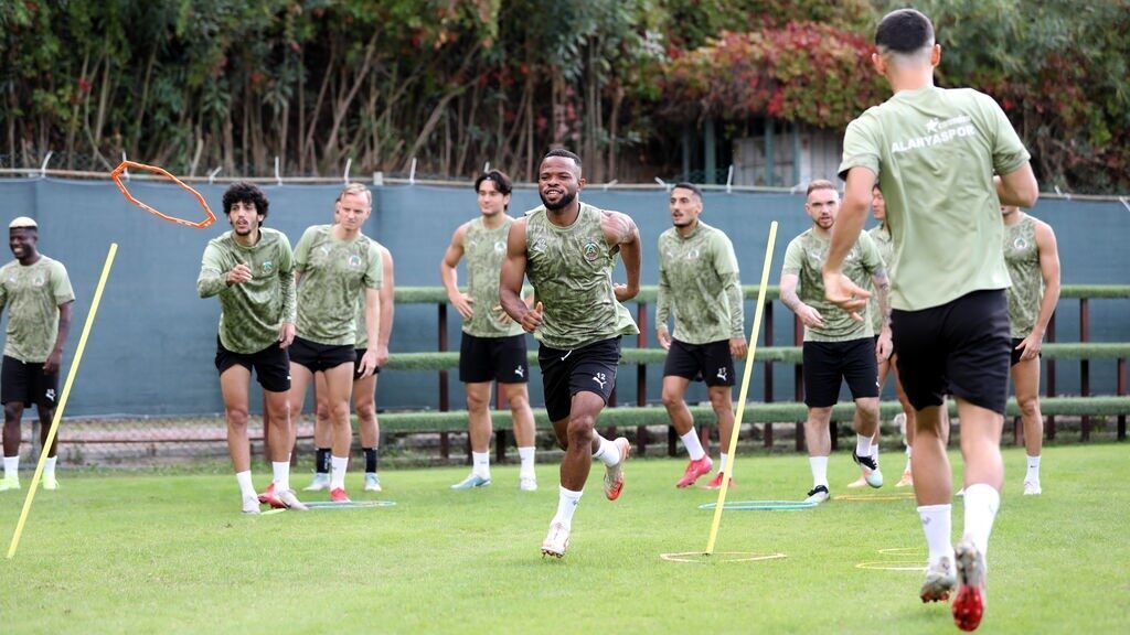 Corendon Alanyaspor, Trabzonspor'la yapacağı maç öncesi son hazırlıklarını Teknik Direktör