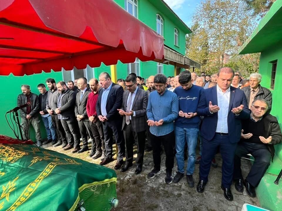 Alaplı İlçe Emniyet Müdür Vekili Baki Acar’ın annesi Yasemin Acar,