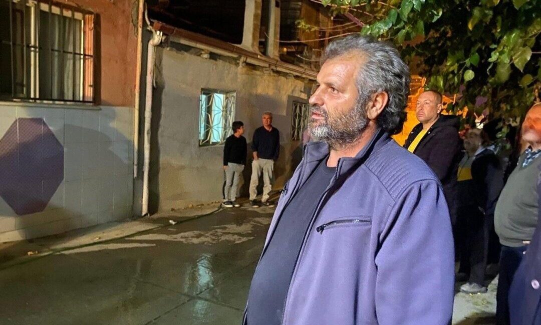 Alaşehir'de Y.T.'ye ait evde çıkan yangın, komşuların hızlı müdahalesiyle büyümeden