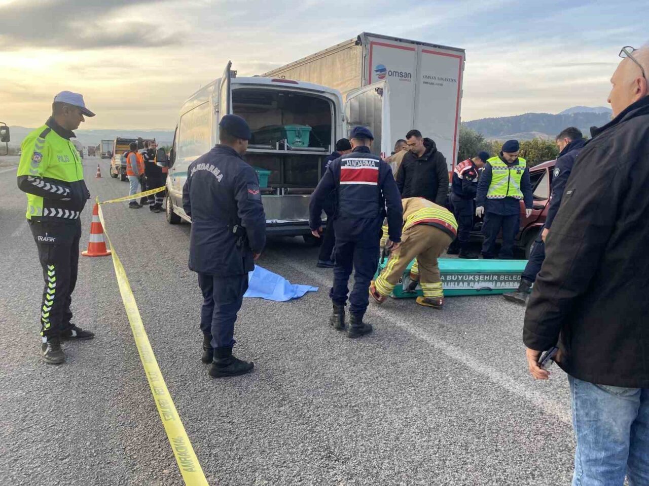 Manisa'nın Alaşehir ilçesinde park halindeki tıra çarpan Nasuh Sarıöz, 44