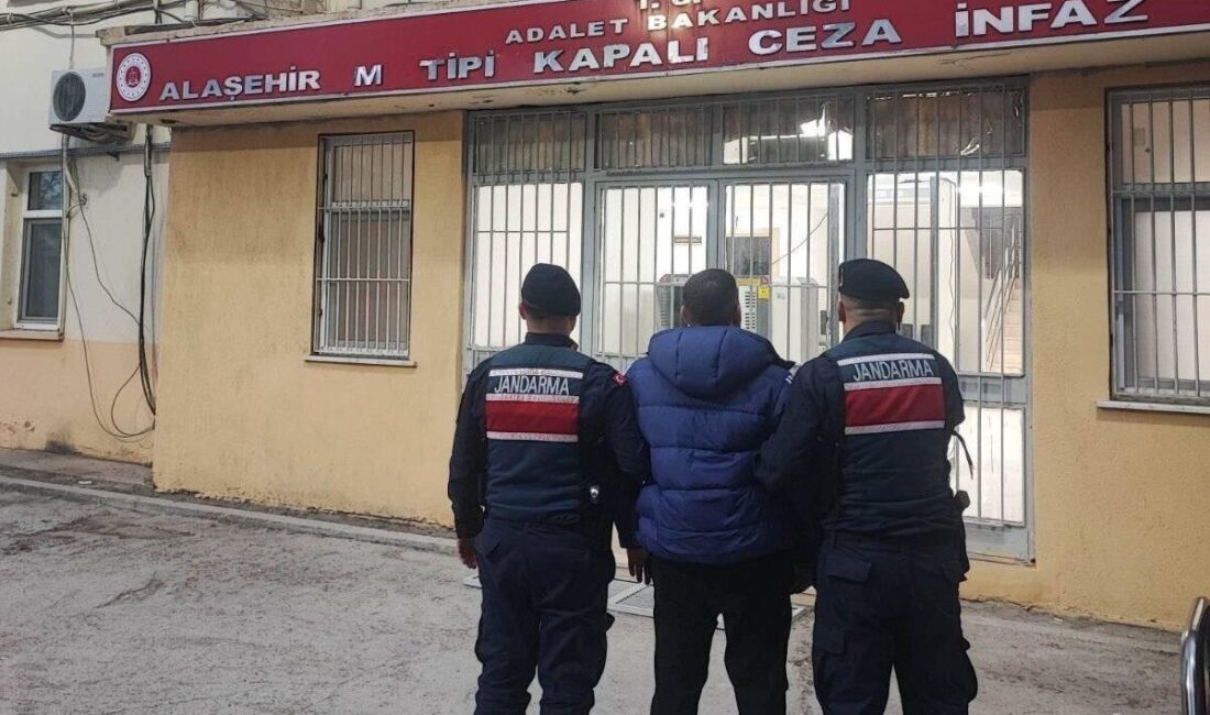 Manisa'nın Alaşehir ilçesinde jandarma, uyuşturucu operasyonu düzenleyerek F.U. ve D.Ö.