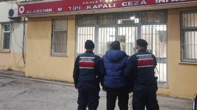 Manisa'nın Alaşehir ilçesinde jandarma, uyuşturucu operasyonu düzenleyerek F.U. ve D.Ö.