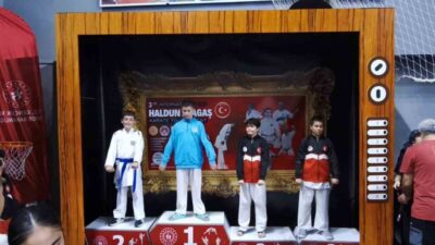 Denizli'de düzenlenen 3. Haldun Alagaş Uluslararası Karate Turnuvası'nda Alaşehir Belediyespor