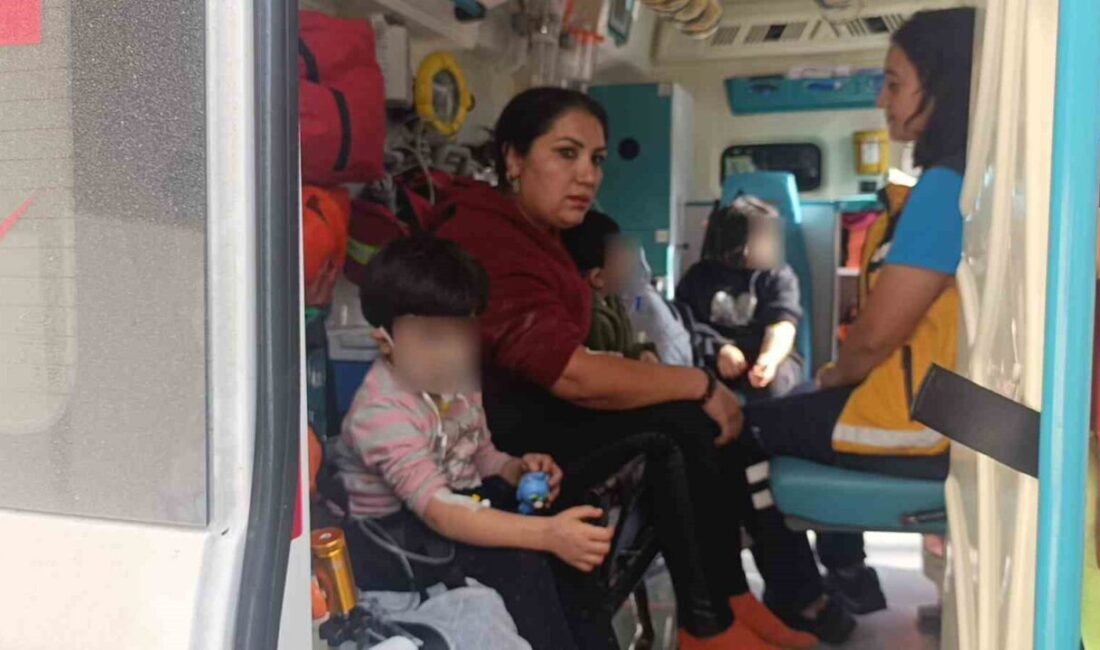 Manavgat'ta bir apartmanın çatı katında çıkan yangında mahsur kalan 3