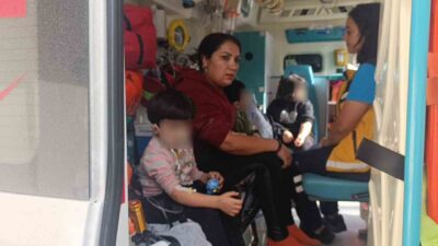 Manavgat'ta bir apartmanın çatı katında çıkan yangında mahsur kalan 3