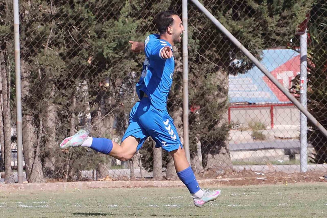 Aliağa Helvacı Spor'un 19 yaşındaki orta saha oyuncusu Eray İnce,