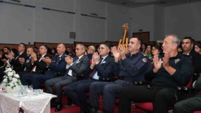 Aliağa'da, 24 Kasım Öğretmenler Günü çeşitli etkinliklerle kutlandı. Aliağa İlçe