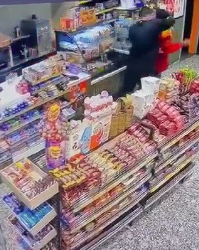 Kocaeli'nde alkollü olduğu öne sürülen G.Ö., bir akaryakıt istasyonunda çalışan