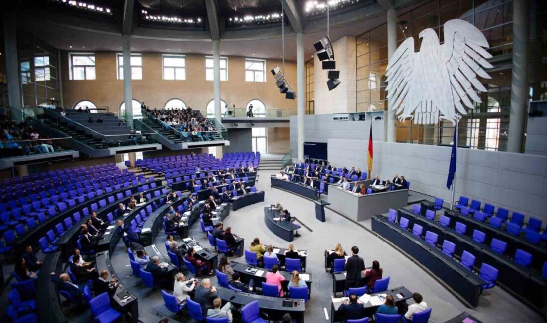 Federal Meclis Polisi, Milletvekillerine Gönderilen Şüpheli USB Bellekler Üzerine Alarm Durumuna Geçti Alman Federal Meclis Polisi, milletvekillerine gönderilen şüpheli İngilizce mektuplar ve