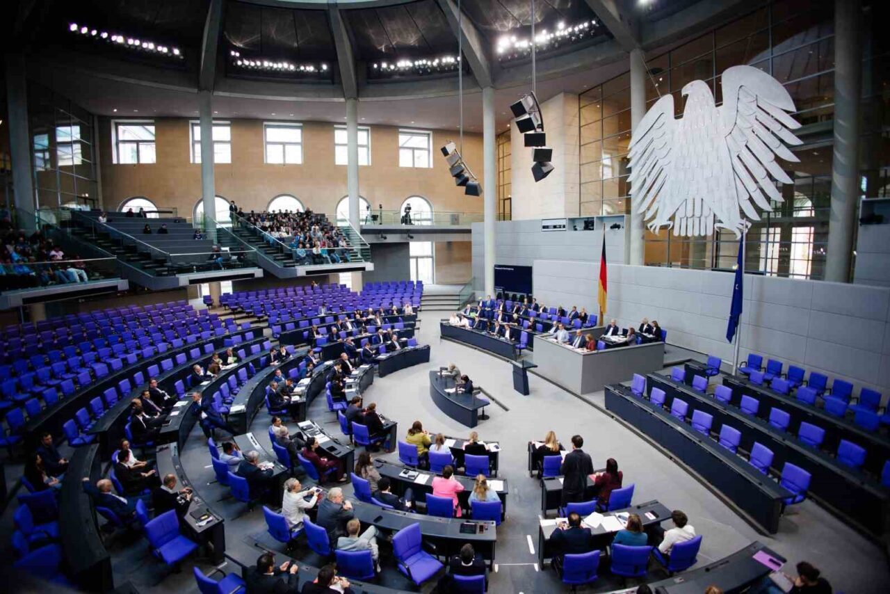 Alman Federal Meclis Polisi, milletvekillerine gönderilen şüpheli İngilizce mektuplar ve