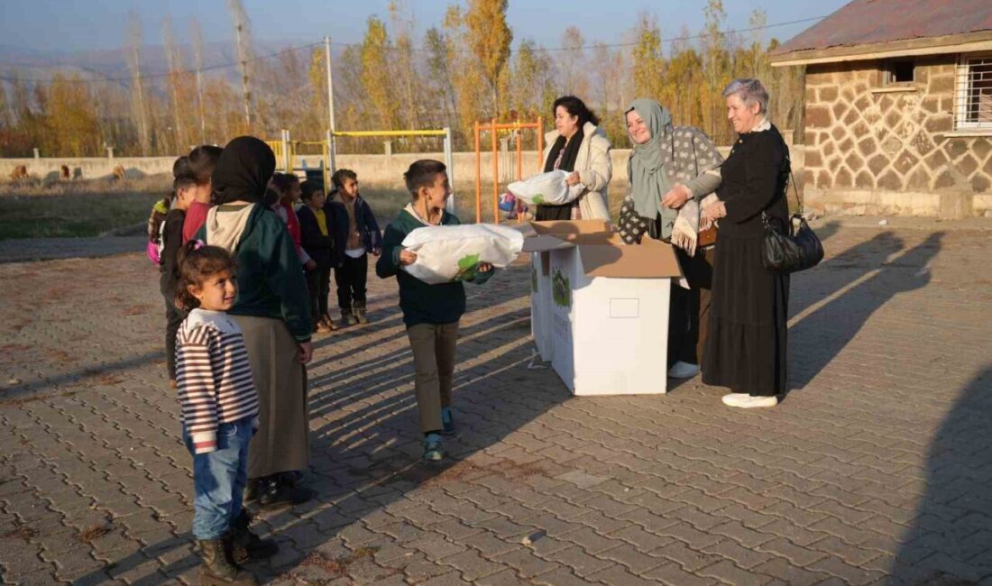 Almanya'da yaşayan Birgül Çelik Kıyagan ve Zinnet Memoğlu, Muş'taki bin