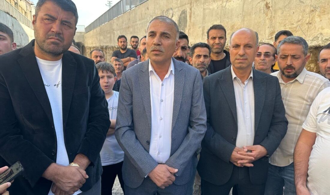 Adana'nın Küçükdikili Mahallesi'nde devam eden alt geçit inşaatı, yaklaşık bir