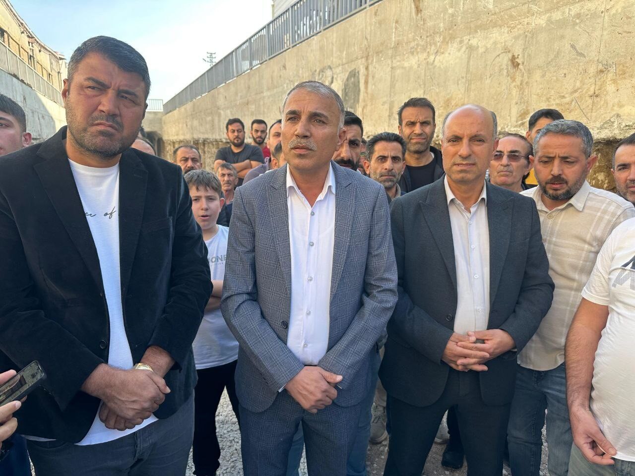 Adana'nın Küçükdikili Mahallesi'nde devam eden alt geçit inşaatı, yaklaşık bir