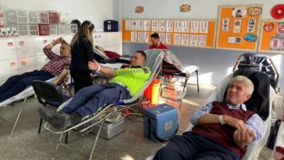 Kütahya'nın Altıntaş ilçesindeki Zafer İlkokulunda, 24 Kasım Öğretmenler Günü kapsamında