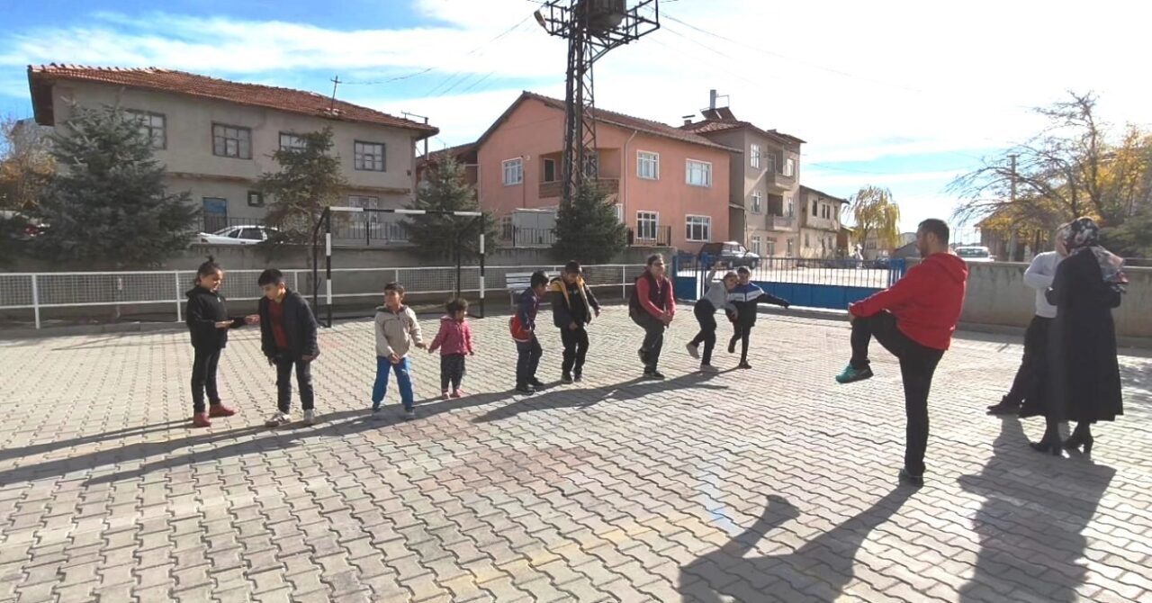 Kütahya Altıntaş’taki Zafer İlkokulu, "Mutlu Çarşamba" projesi ile özel eğitim