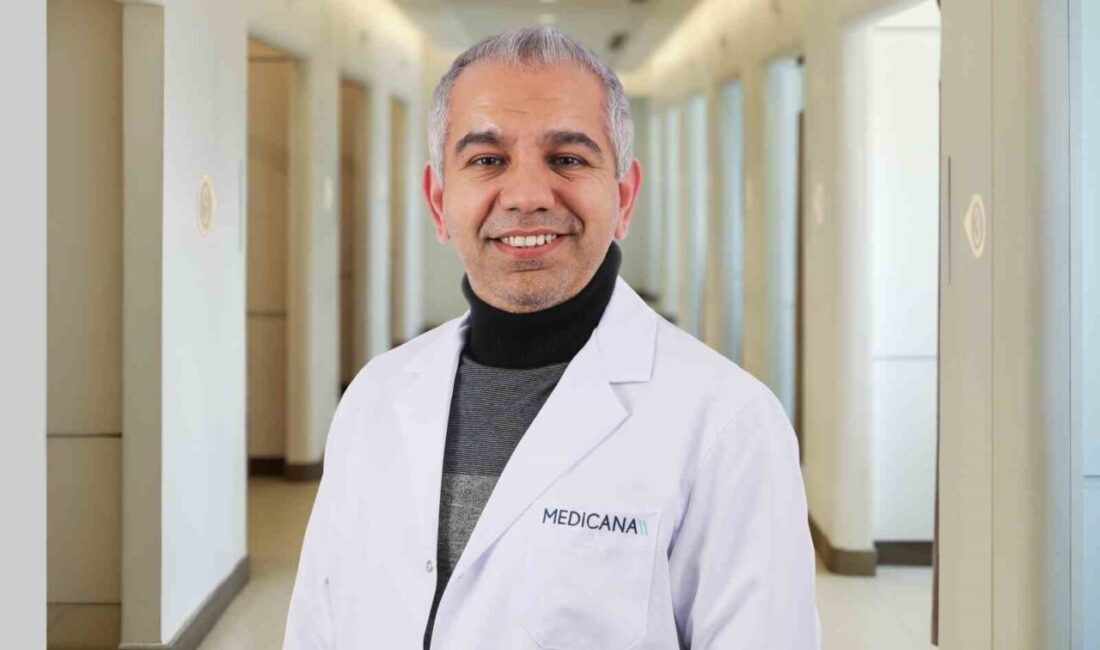 Alzheimer hastalığı ve bakım süreçleri üzerine bilgiler veren Doç. Dr.