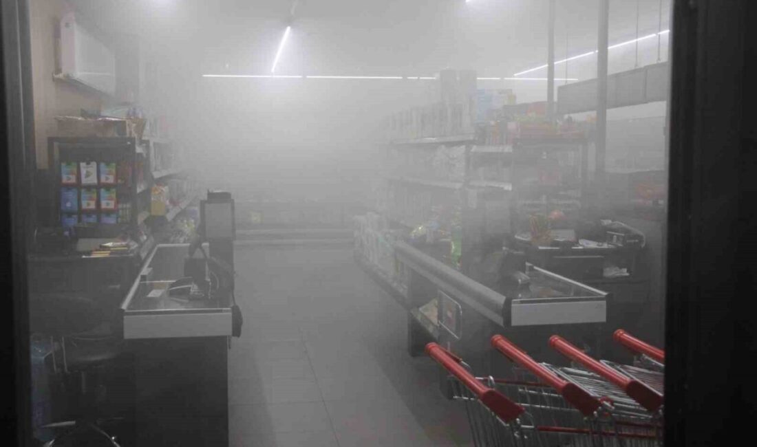 Amasya'nın Şeyhcui Mahallesi'nde bir bina zemin katında çıkan yangın, marketin