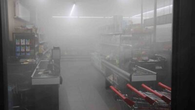 Amasya'nın Şeyhcui Mahallesi'nde bir bina zemin katında çıkan yangın, marketin