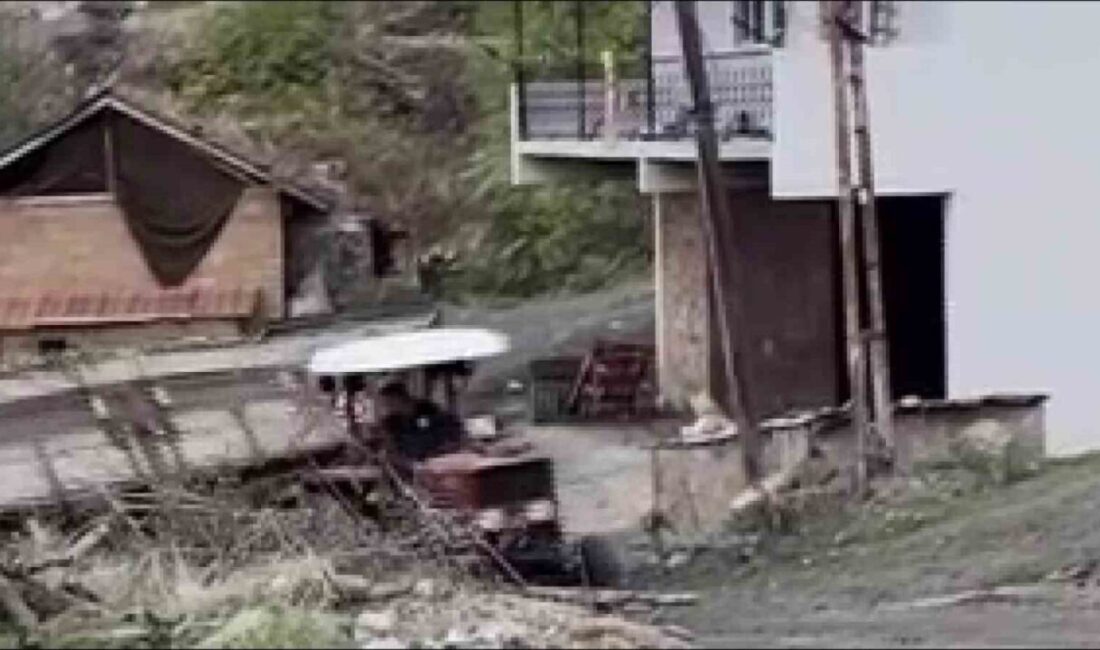 Amasya’da Şeker Pancarı Yüklü Traktör Römorku Devrildi, Sürücü Kaza Anını Hayatıyla Atlatmayı Başardı Amasya'nın Göynücek ilçesinde genç çiftçi Semih Pelit'in şeker pancarı yüklü