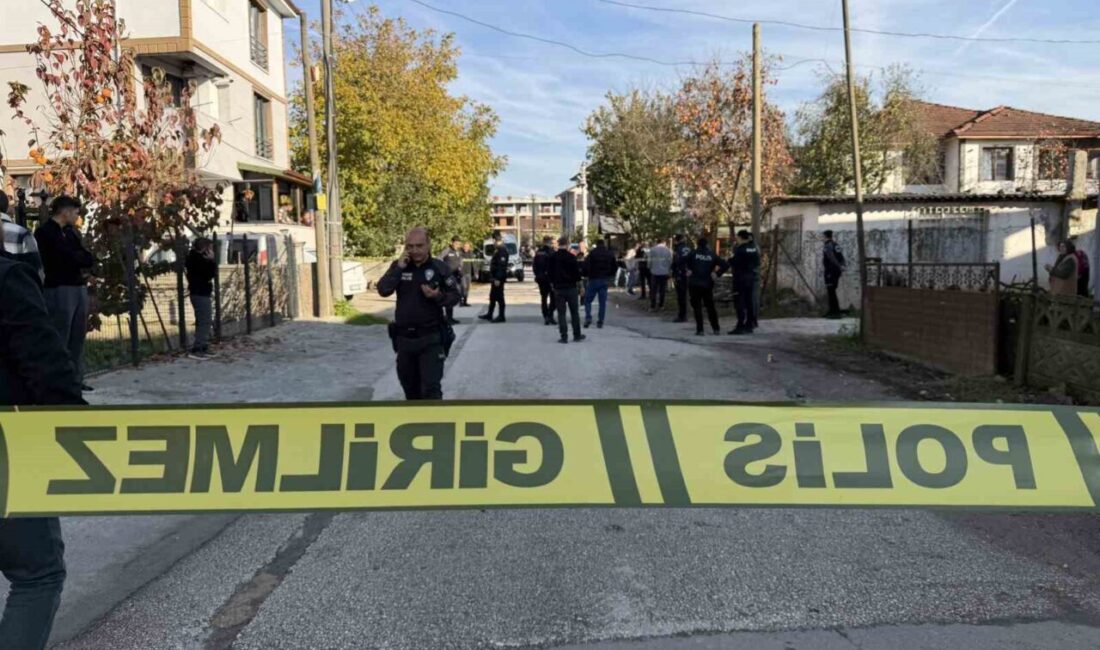 Düzce’de Amca Çocukları Arasında Çıkan Kavgada 5 Kişi Yaralandı, 2 Gözaltına Alındı Düzce’nin Koçyazı Mahallesi’nde amca çocukları arasında başlayan kavga, aile bireylerinin
