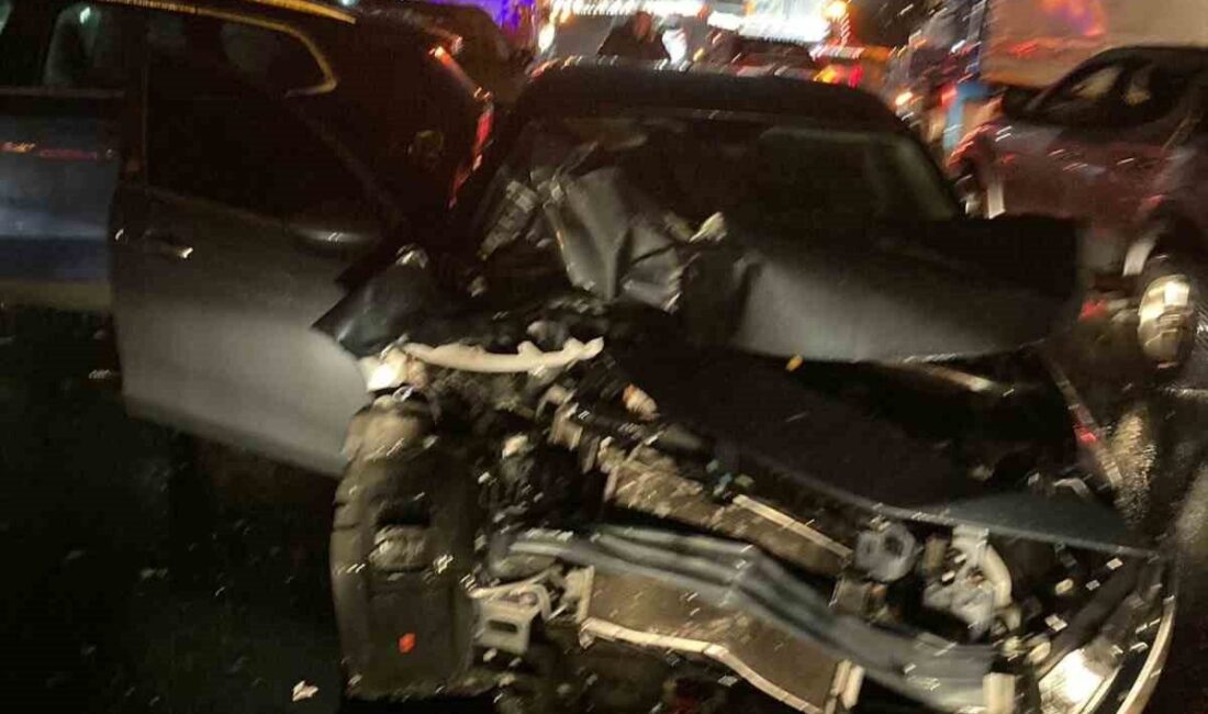 Anadolu Otoyolu'nda meydana gelen zincirleme kazada beş aracın karıştığı olayda