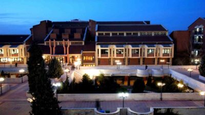 Anadolu Üniversitesi Kütüphanesi, sınav dönemi boyunca 7/24 hizmet vererek öğrencilere