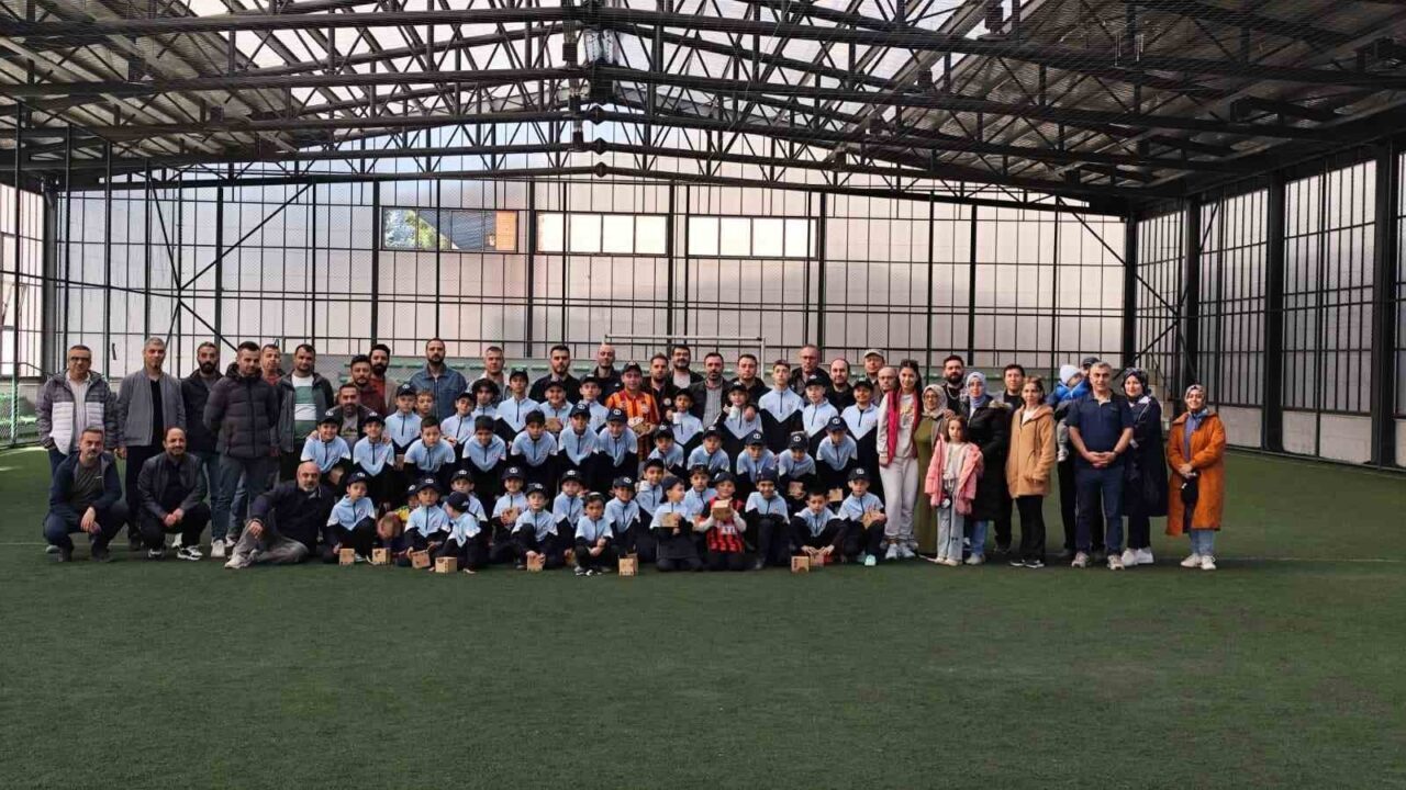 Anadolu Üniversitesi Spor Kulübü, Eskişehir'deki kış okulunda miniklere futbol, tenis