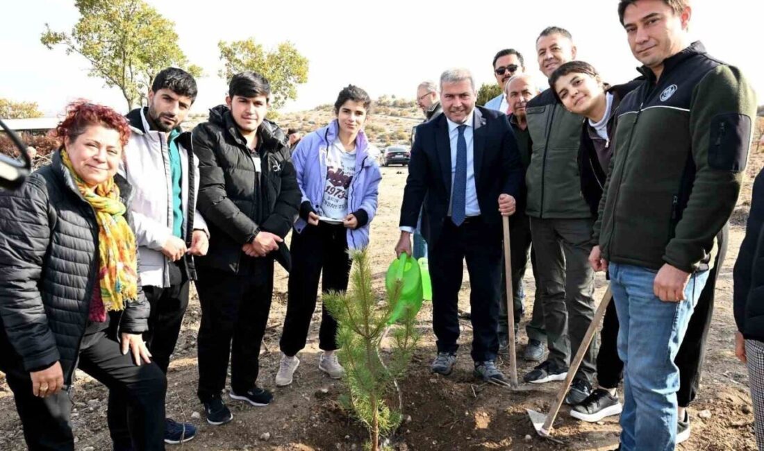 Anadolu Üniversitesi’nde ‘Yunus Emre Eğitim Yılı’ Kapsamında Ağaç Dikme Etkinliği Gerçekleştirildi Anadolu Üniversitesi Engelliler Entegre Yüksekokulu, ‘Yunus’un Fidanları’ etkinliği ile doğa
