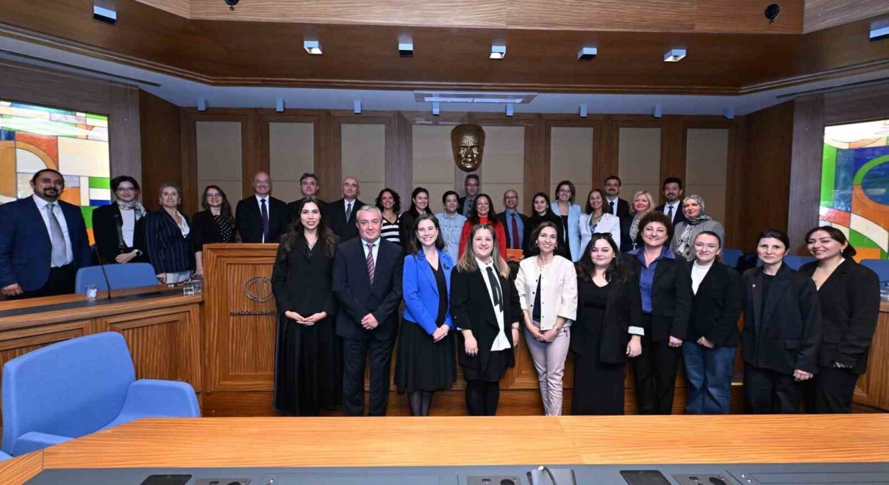 Anadolu Üniversitesi, YÖKAK'ın akreditasyon süreci kapsamında değerlendirme toplantısı düzenledi. Rektör