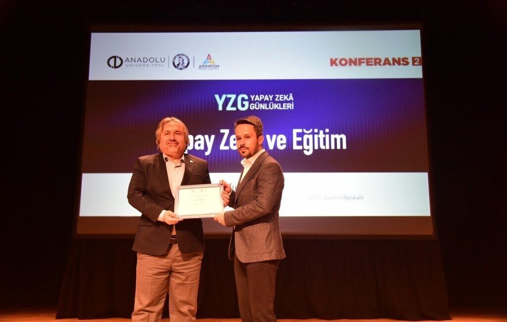 Anadolu Üniversitesi'nde "Yapay Zekâ ve Eğitim" konferansı yapıldı. Programı Öğr.