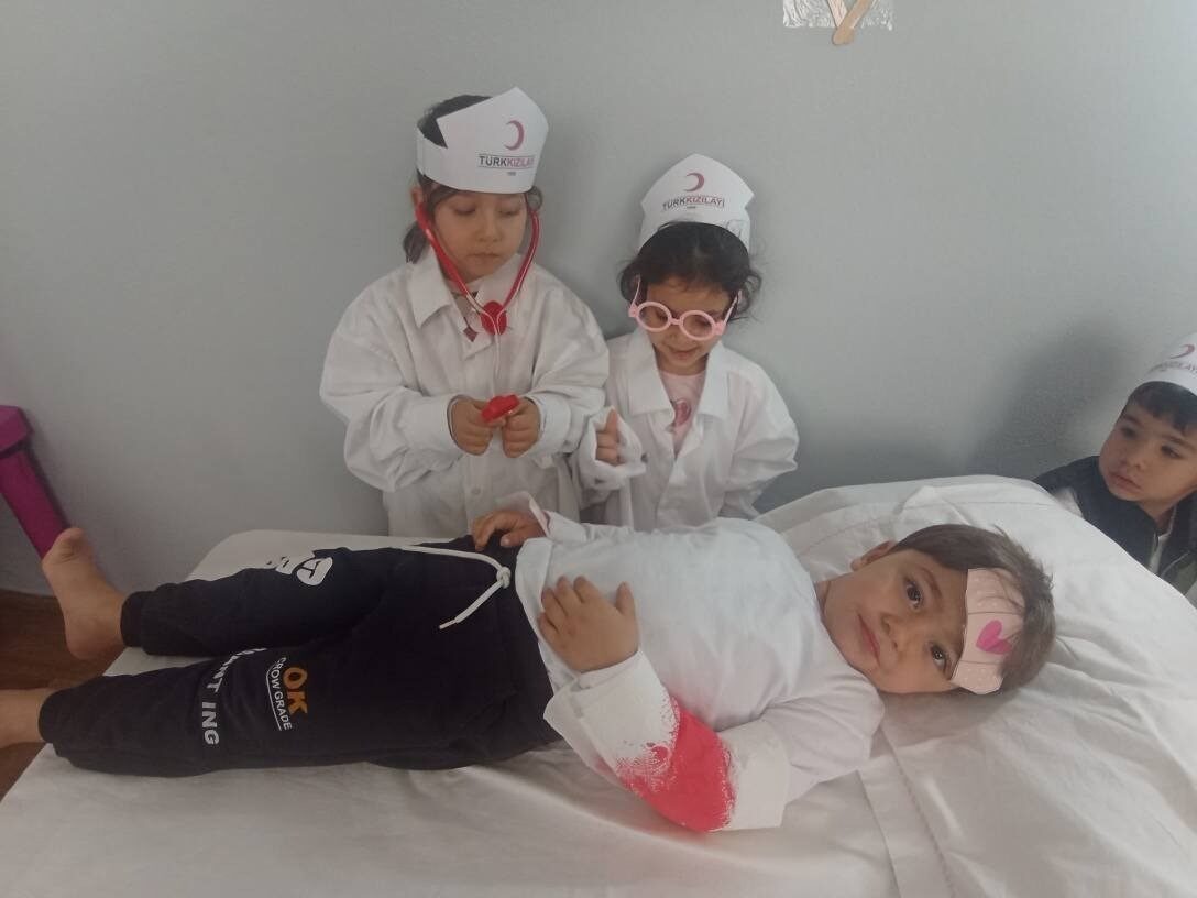 Mersin'in Anamur ilçesinde, 4-6 yaş Kuran kursu öğrencileri Kızılay Haftası'nda