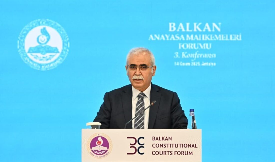Antalya'daki Balkan Anayasa Mahkemeleri Forumu'nda anayasa yargısının rolü masaya yatırıldı.