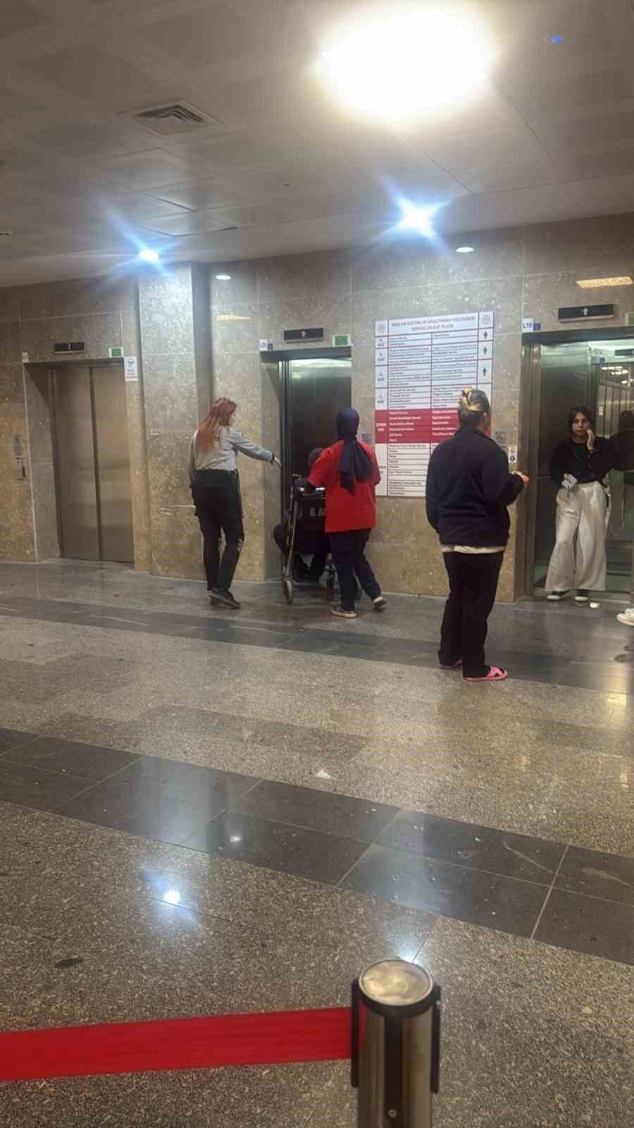 Ankara'nın Sincan ilçesinde bir inşaatta çalışan 120 işçi, yedikleri yemekten