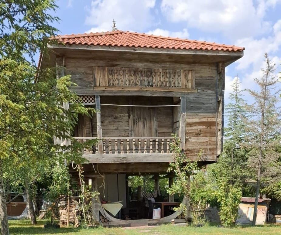 Ankara'nın Gölbaşı ilçesinde Osman Yazıcı'ya ait 200 yıllık serender, çıkan