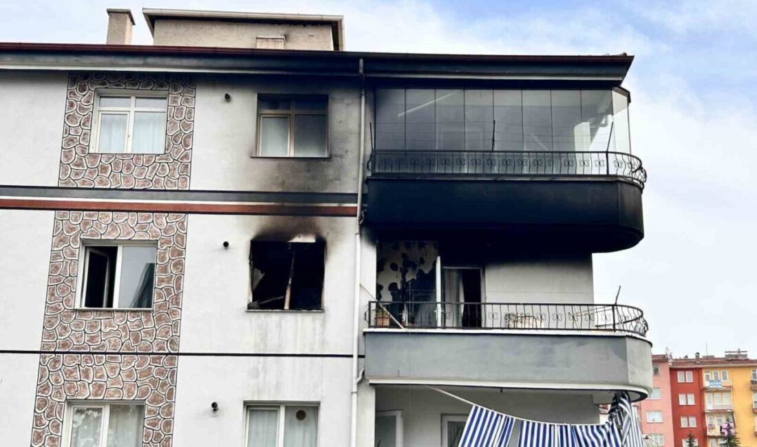 Ankara'nın Mamak ilçesinde 4 katlı bir binanın 3. katında gece