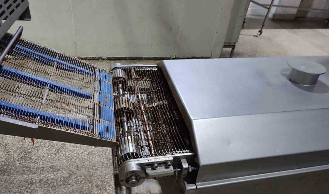 Yenimahalle’deki Operasyonda Sağlıksız Gıda Ürünleri ve Uygunsuz Hammadde Ele Geçirildi Ankara'nın Yenimahalle ilçesinde gerçekleştirilen operasyonda, YNS Gıda Şirketi'nde 63 ton