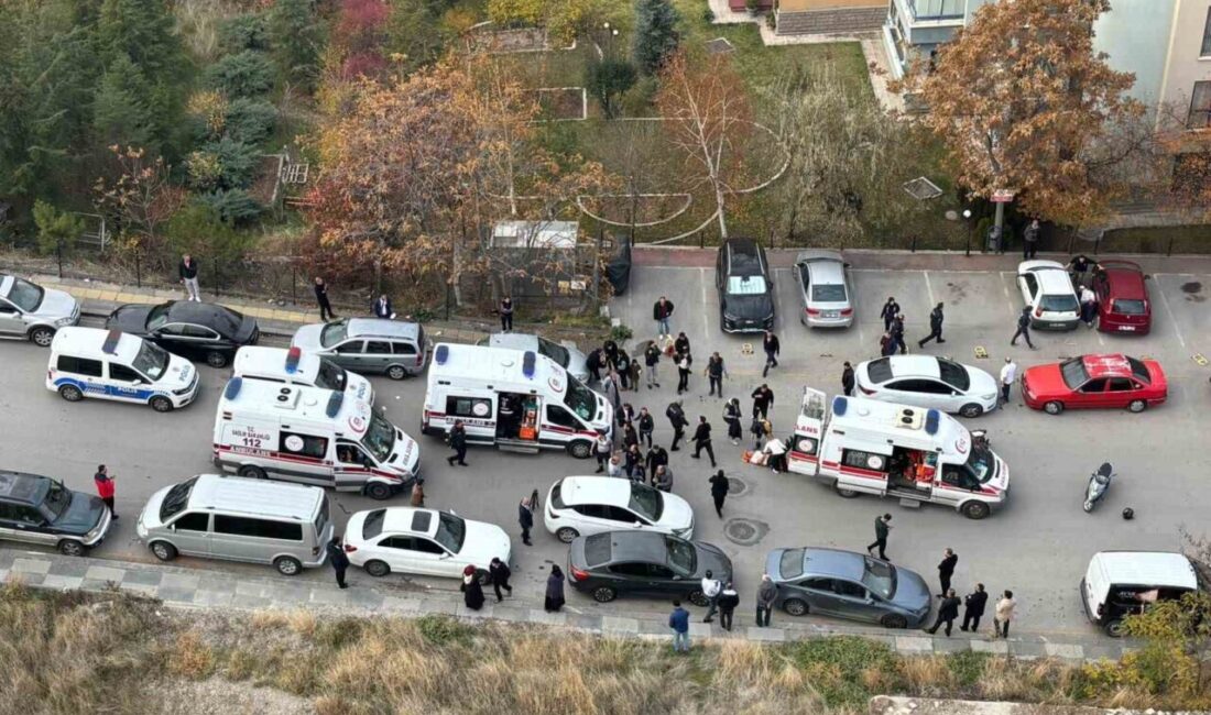 Ankara Adliyesi Önünde Bıçaklı Kavga: 5 Yaralıdan 3’ü Ağır Yaralandı Ankara Adliyesi önünde duruşma sonrası başlayan bıçaklı kavgada, aynı aileden