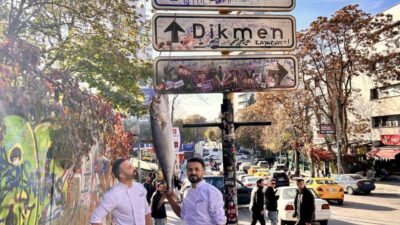 Ankara'daki Kızılay yön tabelasına, balık restoranı sahibi kardeşler Mehmet ve