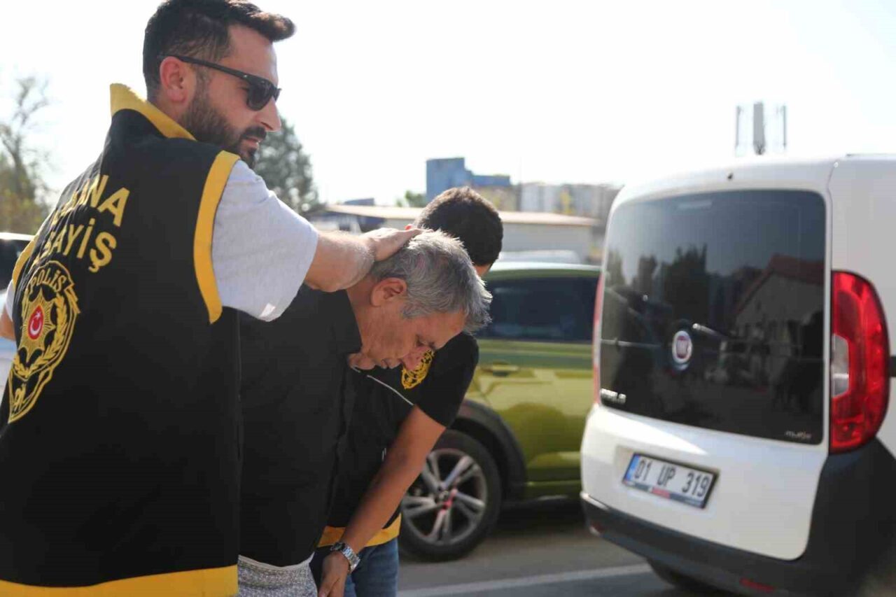 Adana'nın Sarıçam ilçesinde bir kahvehanede, anlık tartışma sonucu meydana gelen